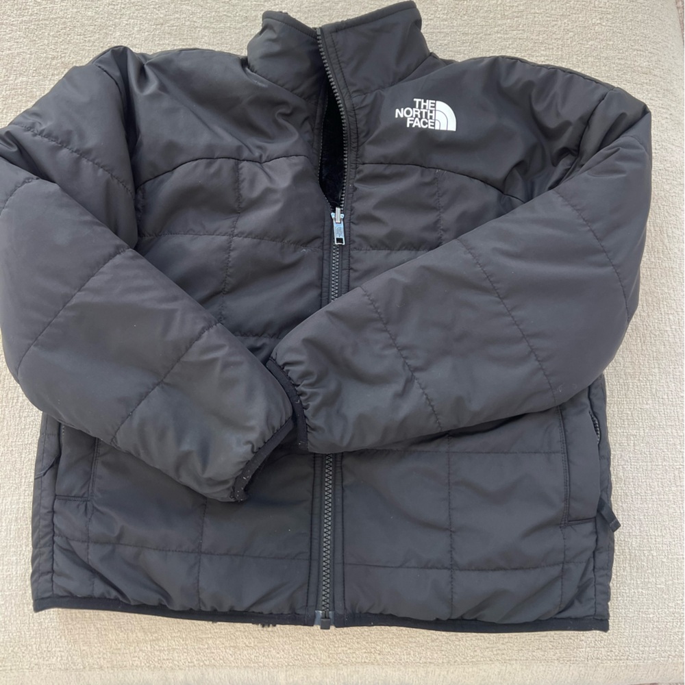 The North Face Kids Black Puffer Jacket- Reversible jacket, boxy fit